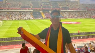 ইস্টবেঙ্গল টু বার্সেলোনা, লাল হলুদ স্কার্ফ নিয়ে ন্যু ক্যাম্পের গ্যালারিতে