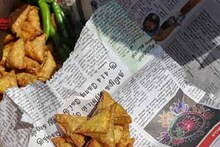 যাতায়াতের পথে খবরের কাগজে মোড়া খাবার খাচ্ছেন? জানেন শরীরের কত বড় ক্ষতি করছেন ?