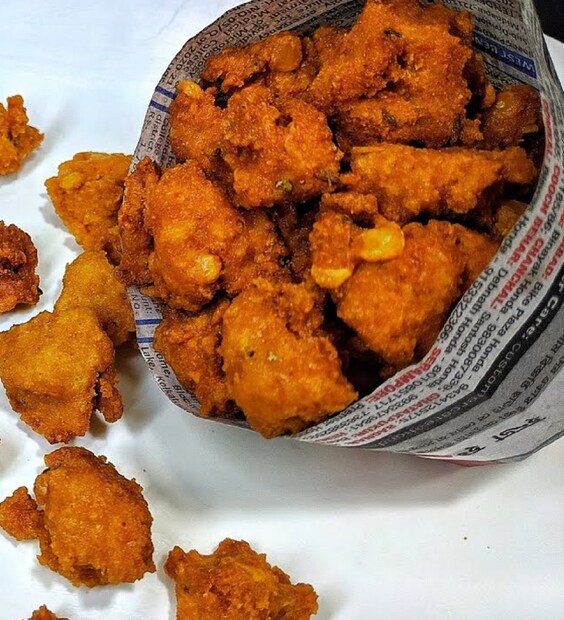 ফলে, ভ্রমণের সময়ে বা দোকানে কিছু খাওয়ার সময় প্লেট হিসেবে সংবাদপত্রের ব্যবহার আমাদের কাছে নতুন কিছু নয়। তবে চিকিৎসকরা এমন ভাবে খবরের কাগজে যাঁরা খেয়ে থাকেন, তাঁদের সাবধান থাকতে বলছেন। চিকিৎসকদের মতে এতে স্বাস্থ্যের উপর ব্যাপক প্রভাব পড়ে। এমন পরিস্থিতিতে, এর অসুবিধা সম্পর্কে আমাদের সম্পূর্ণ তথ্য জানা গুরুত্বপূর্ণ।