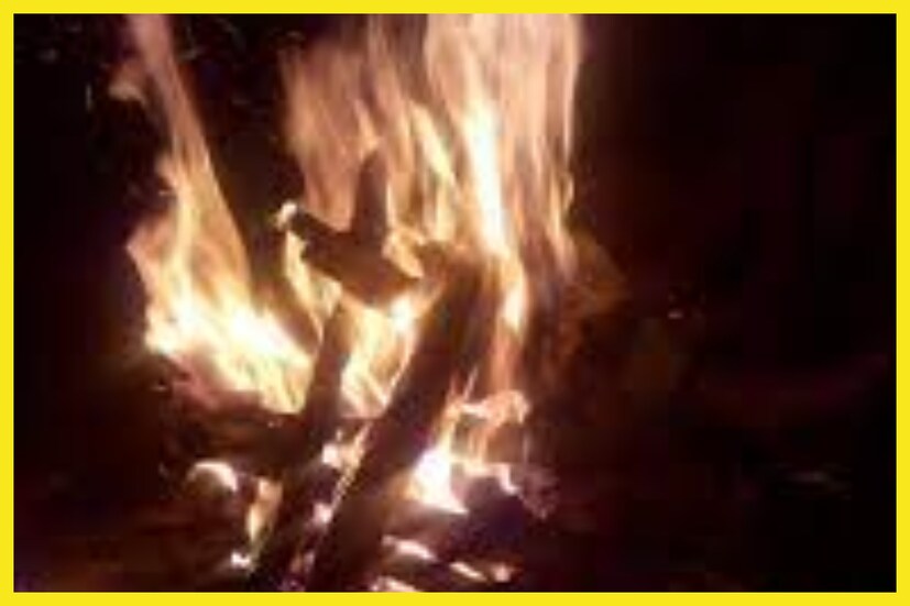 মায়ের ভোগ বসিয়ে খাওয়ানো হয়না ৷ সেবায়েতের মাধ্যমেই দেওয়া হয়ে থাকে ৷ এই দু'দিন এতখানি ভিড় হয় যে বসিয়ে খাওয়ানো সম্ভব হয়না ৷ প্রতীকী ছবি ৷