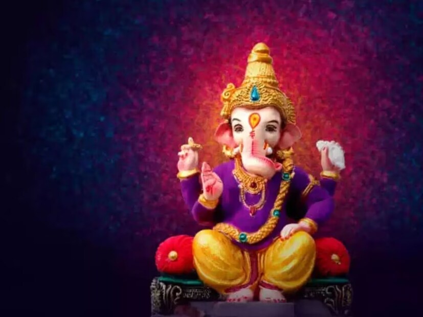 *নারকেল: গণেশ চতুর্থীর সময় নারকেলও নিবেদন করা যেতে পারে। শুভ কাজে নারকেল নিবেদনের বিশেষ তাৎপর্য রয়েছে বলে মনে করা হয়। সংগৃহীত ছবি।