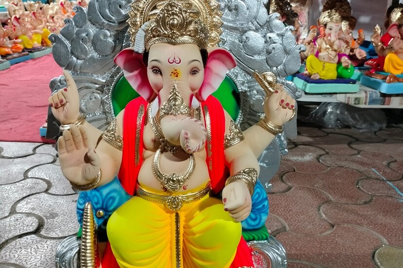 গণেশের জন্মলগ্নকে উদযাপন করা হয় গণেশ চতুর্থীর মাধ্যমে। দশ দিনব্যাপী এই উৎসবে মেতে ওঠে দেশের আনাচে কানাচে। সাধারণত বাংলা ক্যালেন্ডারের ভাদ্র মাসের শুক্লপক্ষে এবং ইংরেজি ক্যালেন্ডারের অগাস্ট বা সেপ্টেম্বরে পালিত হয়।