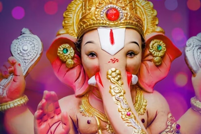 চতুর্থী তিথিতে ভগবান গণেশকে বাড়িতে স্বাগত জানানোর শুভ সময় ১৮ সেপ্টেম্বর দুপুর ১২:৩৯ মিনিটে শুরু হবে। 