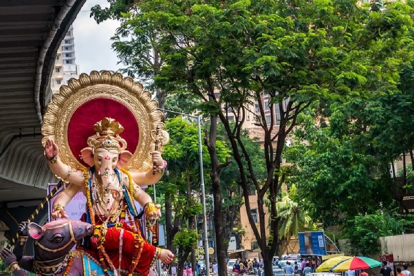 ১৯ সেপ্টেম্বর দুপুর ১:৪৩ মিনিটে শেষ হবে। দশ দিনের গণেশ উৎসব ২৮ সেপ্টেম্বর গণেশ বিসর্জনের মাধ্যমে শেষ হবে।