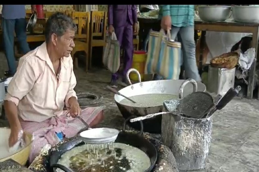 এই মিষ্টির চাহিদা এতটাই বেশি যে মানুষ বহু দূর-দূরান্ত থেকে এসে খালি হাতে ফিরবেন না বোঁদে নিয়েই যাবে।