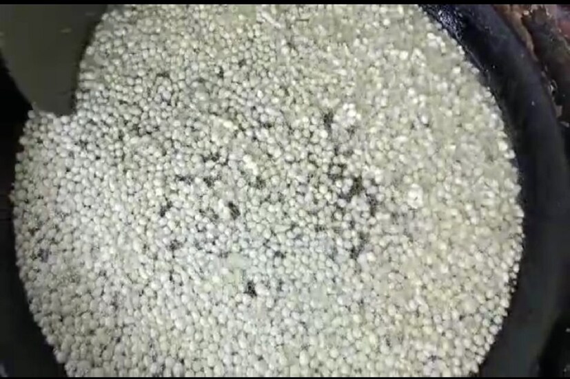 মিষ্টি ভান্ডারের মালিক জানান, ঠাকুর শ্রীরামকৃষ্ণের রাসমঞ্চ অভিনয় থেকে পাঠশালা পলায়ন লাহা বাড়ির সঙ্গে তার একটা অদ্ভুত যোগাযোগ ছিল।