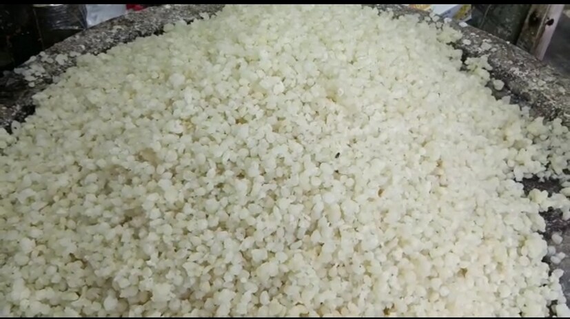 তিনি আরও বলেন, সাদা বোঁদে কামারপুকুর গ্রামের ঐতিহ্য বলা উচিত এটি আর কোন জায়গায় পাওয়া যায় না।