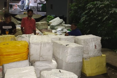 চলন্ত বাস থেকে প্রায় ২৫ টি বাজি বোঝাই বস্তা উদ্ধার