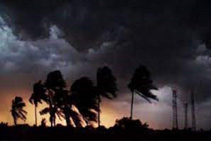 বঙ্গোপসাগরের নিম্নচাপ শক্তি বাড়িয়ে সুস্পষ্ট নিম্নচাপে পরিণত। উত্তর পশ্চিম বঙ্গোসাগরে বাংলা এবং উড়িষ্যা উপকূলে অবস্থান করছে। আগামী দুদিনে ওড়িশার ওপর দিয়ে এটি ছত্রিশগড়ে পৌঁছবে। এর পরোক্ষ প্রভাবে বৃষ্টি বাড়ছে বাংলার উপকূল সংলগ্ন জেলা এবং উড়িষ্যা সংলগ্ন জেলাগুলিতে।