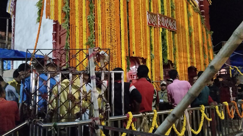 এ বছর দেখা হয়েছে যাতে হোটেলের ভাড়া নিয়ন্ত্রিত থাকে৷ সকলের কথা চিন্তা করে প্রশাসন এবং হোটেল কর্তৃপক্ষ হোটেল ভাড়া স্বাভাবিক রাখার জন্য কড়া বার্তা দেয়।