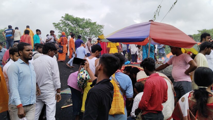  বহু দূর-দূরান্ত থেকে আগত তন্ত্র সাধকরা এসে আজকের এই বিশেষ দিনে সকাল থেকেই যজ্ঞ শুরু করেছেন।