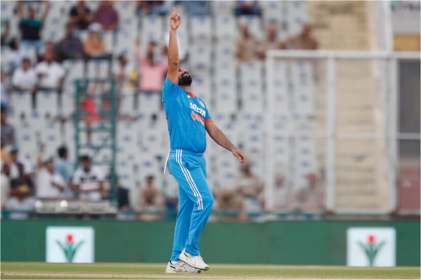 এছাড়া প্রথম ম্যাচে চোট সারিয়ে ফিরে রান পাননি শ্রেয়স আইয়ার। বিশ্রাম দেওয়া হয়েছিল মহম্মদ সিরাজ ও কুলদীপ যাদবদের। ফলে দ্বিতীয় ম্যাচে তাদের ফেরানো হবে কিনা সেটাও দেখার। স্পিন বোলিং অ্যাটাকে অশ্বিন-জাদেজা-কুলদীপ একসঙ্গে খেলিয়ে দেখা হবে কিমা সেই গুরুত্বপূর্ণ বিষয়।