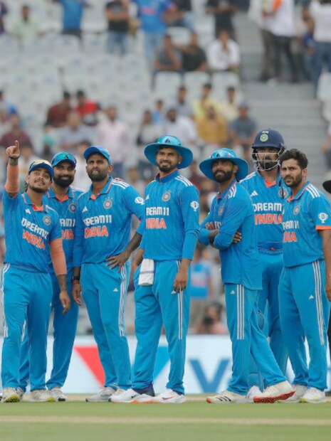  ২০১৫ সালের ওয়ানডে বিশ্বকাপের সেমিফাইনালে অস্ট্রেলিয়ার কাছে হেরেছিল তৎকালীন এমএস ধোনির ভারত। ২০১৯ বিশ্বকাপে নিউজিল্যান্ডের কাছে সেই সেমি ফাইনাল থেকে হেরে বিদায় নিতে হয়েছিল বিরাট কোহলির ভারতকে। 