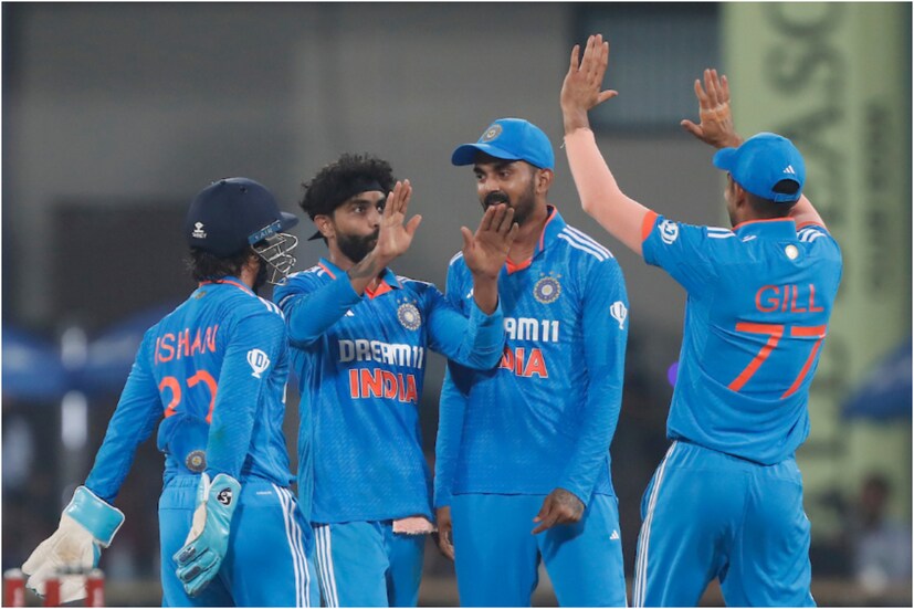 ডাচদের বিরুদ্ধে নামার আগে সোমবাপ তিরুবন্তপুরমে ভারতীয় দল ঐচ্ছিক অনুশীলন ছিল। ঐচ্ছিক অনুশীলন থাকলেও সেখানে পুরো দলের যেভাবে ঘাম ঝরিয়েছে তা বুঝিয়ে দিয়েছে 'বিশ্বযুদ্ধে'-নামার আগে নেদারল্যান্ডসের বিরুদ্ধে শেষ প্রস্তুতিটা সেরা নিতে চাইছে টিম ইন্ডিয়া।