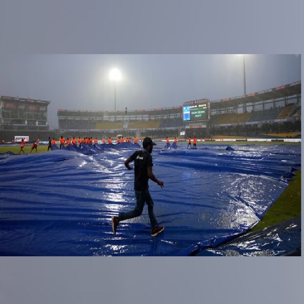 স্থানীয় সময়  যথাক্রমে সকাল ১০টা, দুপুর ১টা, স্থানীয় সময় সন্ধ্যা ৬টা, স্থানীয় সময় রাত ৮টা এবং রাত ১০টাতে বজ্র-বিদ্যুৎ সহ বৃষ্টিপাতের পূর্বাভাস দেওয়া হয়েছে। রবিবার দিনের অধিকাংশ সময় আকাশ মেঘলা থাকবে বলেও ওয়েদার আপডেটে জানিয়েছে৷
