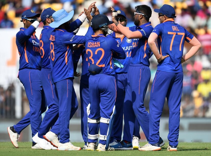 যদিও রবিবারের বারেবারে বজ্র-বিদ্যুৎ-সহ বৃষ্টিতে ম্যাচ বন্ধ হলেও ফাইনাল কী বন্ধ হয়ে যাবে৷ না ফলাফল হওয়ার জন্য আরও একটা দিন থাকছে ভারত ও শ্রীলঙ্কা দুই দলের হাতেই৷