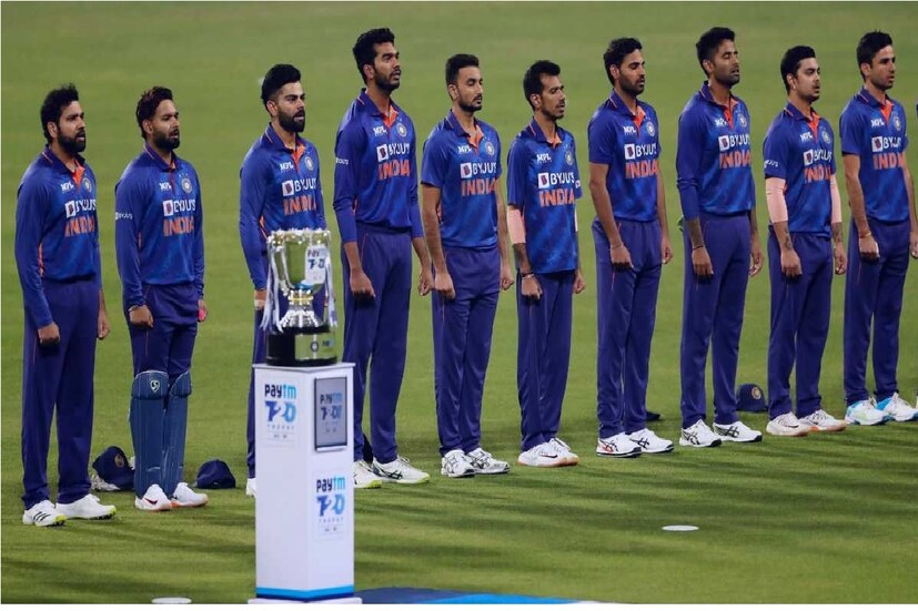 এদিকে ভারতের .এদিন ফের একবার বড় মঞ্চে খেতাব জয়ের খরা কাটানোর হাতছানি ভারতের সামনে৷ টিম ইন্ডিয়া শেষ এশিয়া কাপ শিরোপা জিতেছিল ২০১৮ সালে৷  রোহিত শর্মার নেতৃত্বে বাংলাদেশকে থ্রিলার ম্যাচে হারিয়েছিল তারা৷