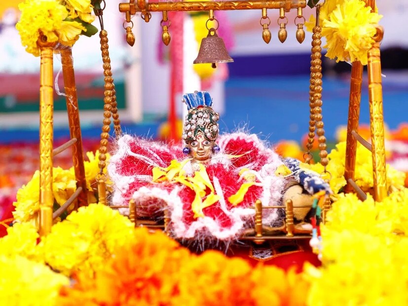 *ভাদ্র মাসের কৃষ্ণ অষ্টমী তিথি শুরু হচ্ছে ৬ সেপ্টেম্বর বুধবার রাত ৮.১২ মিনিট থেকে। অষ্টমী তিথি শেষ হবে পরের দিন ৭ সেপ্টেম্বর বৃহস্পতিবার সন্ধ্যা ৬টা ১২ মিনিটে।