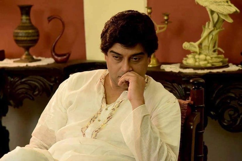 অবশেষে কাটল আইনি জট। দীর্ঘ অপেক্ষার অবসানের পর মুক্তি পেল ‘যেতে নাহি দিব’। ছবিটি তৈরি হয়েছে মহানায়ক উত্তম কুমারকে নিয়ে। এই ডকু-ফিচারে মহানায়কের ভূমিকায় দেখা গিয়েছে অভিনেতা সুজন মুখোপাধ্যায়কে। তাঁর পাশাপাশি এই ছবিতে গুরুত্বপূর্ণ ভূমিকায় দেখা যাবে জনপ্রিয় টেলি-তারকা স্বস্তিকা দত্ত এবং সুদীপ সরকারকেও। 
