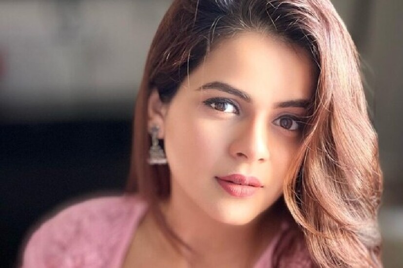 মৃত্যুর ভুয়ো খবরে জেরবার। ‘থাপকি প্যায়ার কি’ ধারাবাহিকের নায়িকা নাকি প্রয়াত, এমনই খবরে হঠাৎ তোলপাড় মুম্বই টেলিপাড়া। নিজের মৃত্যুর খবরে চোখ কপালে উঠল জিজ্ঞাসা সিংয়ের। 