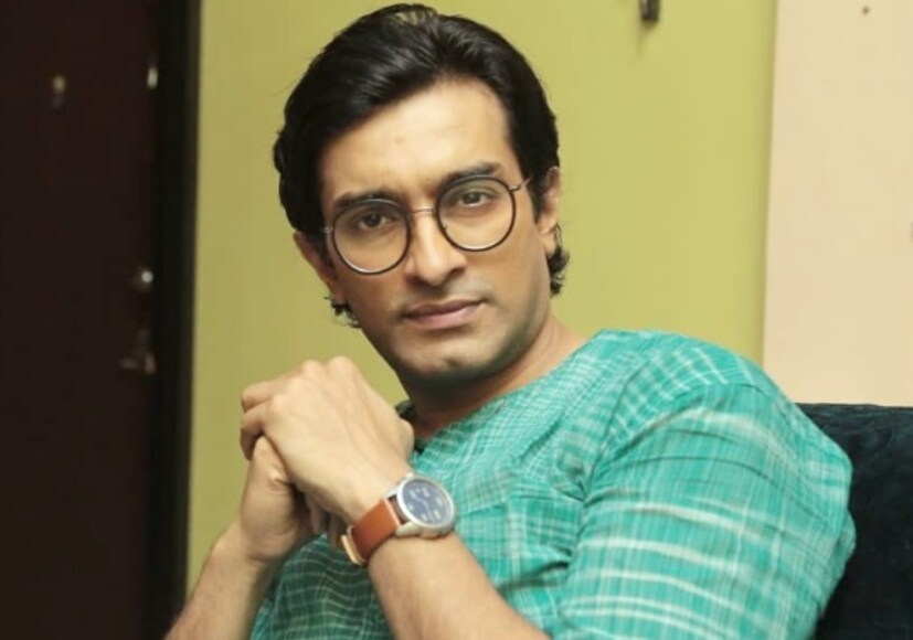 কিন্তু জীতু কমল! হঠাৎ করে গোয়েন্দা চরিত্রে তাও আবার ডেবিউ করতে যাওয়া পরিচালকের হাত ধরে! পর্দার অরণ্য চট্টোপাধ্যায় বলছিলেন,&quot;আমাকেও তো একদিন শুরু করতে হয়েছিল। সেটে দুলালদার কাপ্তানি দেখে কখনও মনে হয়নি নতুন! আর গল্পটার মধ্যেও একটা নতুনত্ব আছে! অরণ্য ভাল ক্রিকেট খেলে। মেডিক্যালের ছাত্র। আর ব্যক্তি জীতুর সঙ্গে পর্দার অরন্যর অনেক মিল রয়েছে।’’