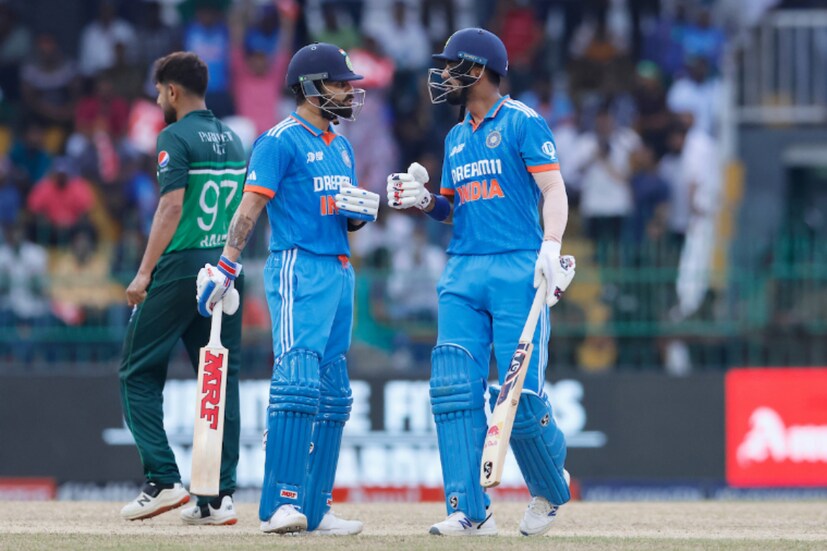 তবে এখনও পর্যন্ত পাওয়া খবর অনুযায়ী এদিনের ম্যাচে ভারতীয় দলে খুব একটা পরিবর্তনের সম্ভাবনা নেই। উইনিং কম্বিনেশন ভাঙতে নারাজ অধিনায়ক ও টিম ম্যানেজমেন্ট। কারণ এই ম্যাচ জিততে পারলে ফাইনালের টিকিটও পাকা হয়ে যাবে টিম ইন্ডিয়ার। 