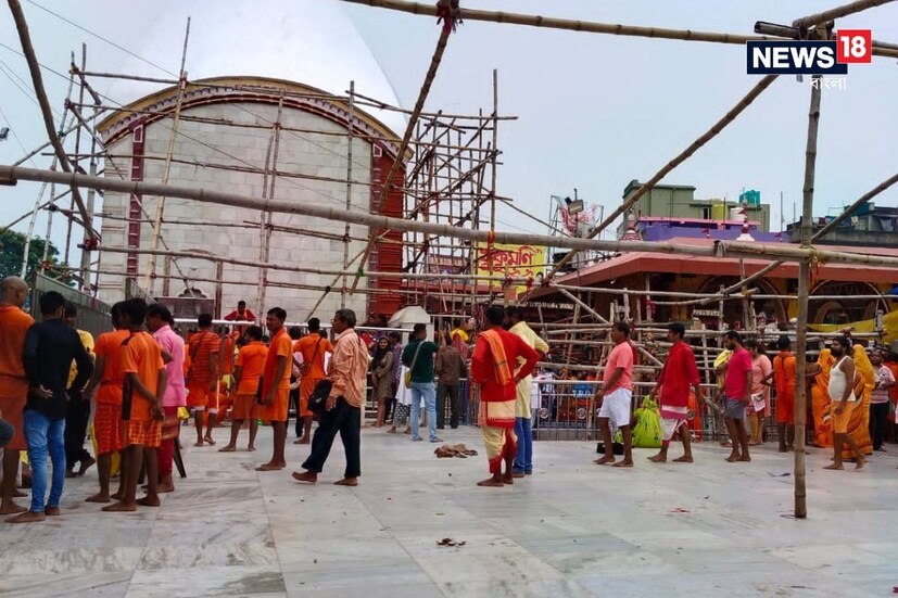 এই বিষয়ে সাধক বামাক্ষ্যাপার ভাইয়ের নাতির ছেলে শুভেন্দু বিকাশ রায় বন্দ্যোপাধ্যায় জানান প্রশাসনের পক্ষ থেকে আটলার রাস্তা দিয়ে বন্ধ করে দেওয়া হয়েছে যাতায়াত। কোনও টোটো চালকদের এই রাস্তা দিয়ে আসতে দেওয়া হচ্ছে না, আর যার ফলে তারাপীঠ মন্দির থেকে সাধক বামাক্ষ্যাপার জন্ম ভিটেতে যেতে পারছেন না দর্শনার্থীরা। 