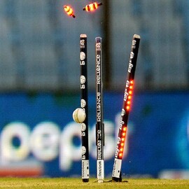 ৬টা উইকেট, ৪টে লাইট জ্বলা বেল! দাম কত জানেন? LED স্টাম্পসের দাম শুনে মাথা ঘুরবে