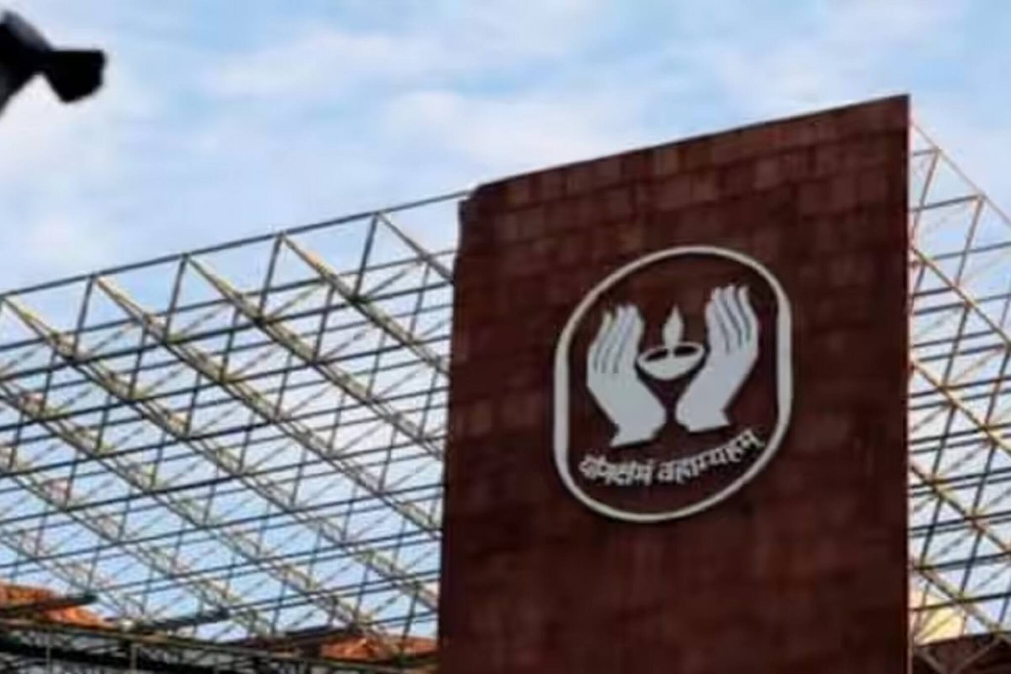 LIC-র এই পলিসিটা জানেন? মেয়ের ভবিষ্যত নিয়ে আর চিন্তা নেই, দেখে নিন খুঁটিনাটি