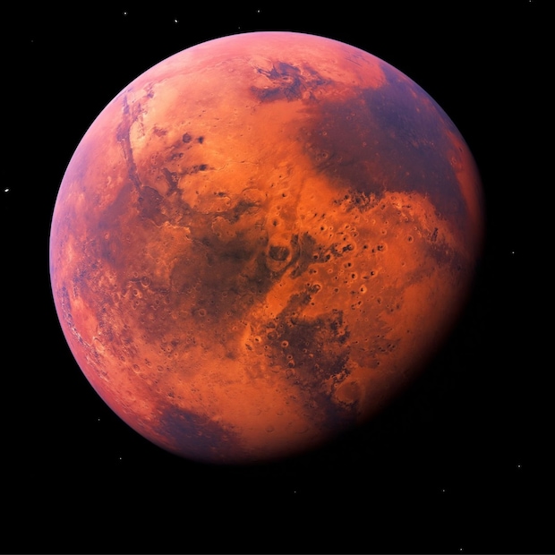 নাসার (NASA) MOXIE মেশিন, যা মঙ্গলে অক্সিজেন তৈরি করছে। NASA আরও জানিয়েছে, মক্সির সাফল্য মঙ্গল গ্রহে ভবিষ্যতের মানব মিশনের জন্য একটি গুরুত্বপূর্ণ পদক্ষেপ হতে পারে। এই প্রযুক্তির সাহায্যে, এটি মহাকাশচারীদের জন্য লাল গ্রহ পৃষ্ঠ থেকে দূরে বসবাস এবং এর পৃষ্ঠে পাওয়া উপকরণ ব্যবহার করে বেঁচে থাকার জন্য সহায়ক প্রমাণিত হতে পারে।