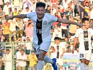 সমর্থকের মৃত্যুতেও হুঁশ ফেরেনি সাদাকালোয়, দর্শক অশান্তিতে বিঘ্ন ম্যাচে জয় মহমেডানের (Photo Courtesy: Mohammedan SC)
