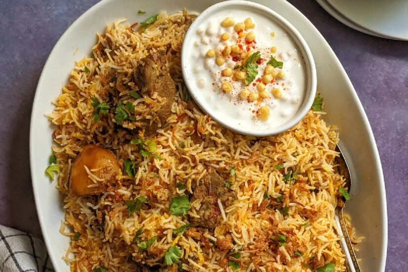 আউধ ১৫৯০- কলকাতা শহরের নানা জায়গায় রয়েছে এই আউধ ১৫৯০। দু’জনের জন্য ১৪০০ টাকার মধ্যে বিরিয়ানি পেয়ে যাবেন।