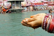 বাড়িতে গঙ্গাজল আছে তো? দেখুন এই পবিত্র জল ছিটিয়ে দিলে কোন কোন বিপদ দূর হয়