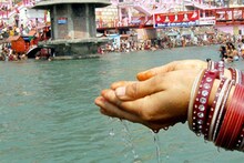 বাড়িতে গঙ্গাজল আছে তো? দেখুন এই পবিত্র জল ছিটিয়ে দিলে কোন কোন বিপদ দূর হয়