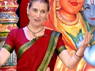 স্বামী ও দুই মেয়েকে নিয়ে যমুনা মায়াপুরবাসী