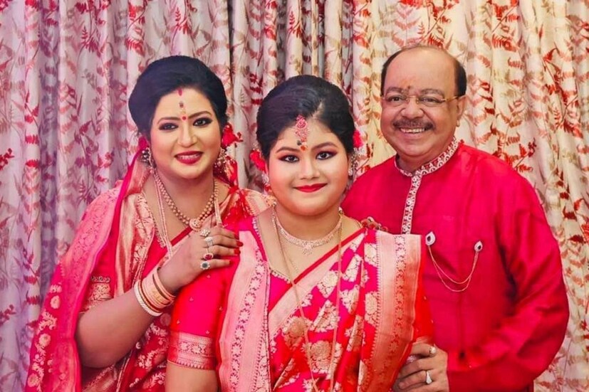 গণেশ চতুর্থীর উদযাপন এবং আনন্দে মেতে উঠলেন শোভন চট্টোপাধ্যায় এবং বৈশাখী বন্দ্যোপাধ্যায়৷ তাঁদের বাসভবনে আয়োজন করা হয়েছিল গণপতি উৎসবের৷ 