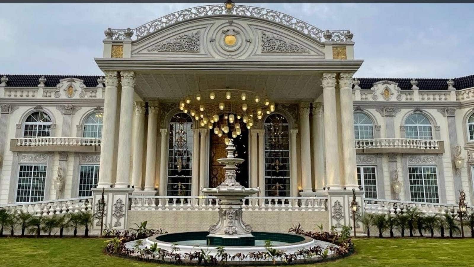 ১২৫ কোটি! আর্থিক সঙ্কটে জর্জরিত পাকিস্তানে বিক্রি হবে সে দেশের মহার্ঘ্যতম বাড়ি ১২৫ কোটি! আর্থিক সঙ্কটে জর্জরিত পাকিস্তানে বিক্রি হবে সে দেশের মহার্ঘ্যতম বাড়ি