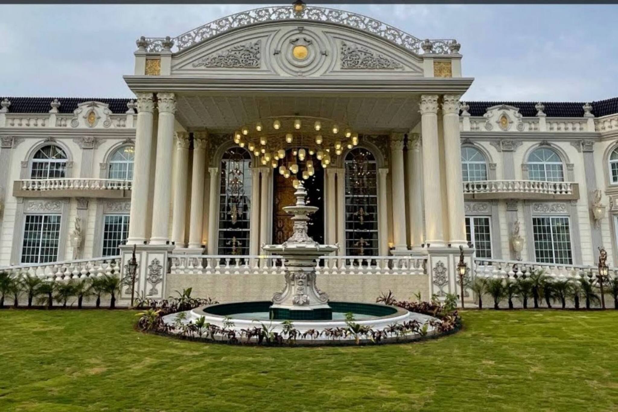 ১২৫ কোটি! আর্থিক সঙ্কটে জর্জরিত পাকিস্তানে বিক্রি হবে সে দেশের মহার্ঘ্যতম বাড়ি