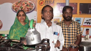 চায়ের দোকান শুরু করলেন মধ্যপ্রদেশের রায়গনের প্রাক্তন বিধায়ক ধীরেন্দ্র সিং