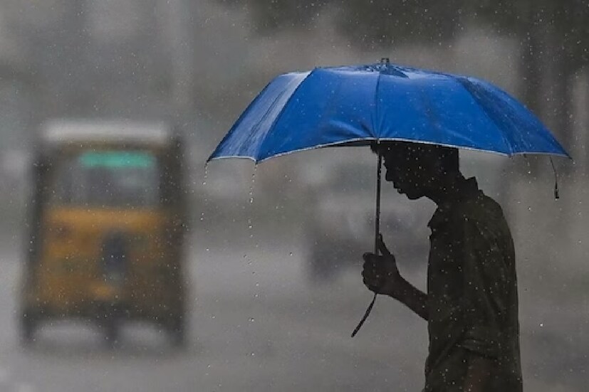 কলকাতায় সকালে সর্বনিম্ন তাপমাত্রা ছিল ২৭.১ ডিগ্রি সেলসিয়াস। যা স্বাভাবিক তাপমাত্রার থেকে ১ ডিগ্রি সেলসিয়াস বেশি। গতকাল বিকেলে সর্বোচ্চ তাপমাত্রা ছিল ৩৪.৮ ডিগ্রি সেলসিয়াস। যা স্বাভাবিক তাপমাত্রা থেকে ২ ডিগ্রি সেলসিয়াস বেশি। বাতাসে জলীয় বাষ্পের পরিমাণ ৬২ থেকে ১০০ শতাংশ। আগামী ২৪ ঘণ্টায় কলকাতা শহরে তাপমাত্রা থাকবে ২৭ থেকে ৩৪ ডিগ্রি সেলসিয়াস।