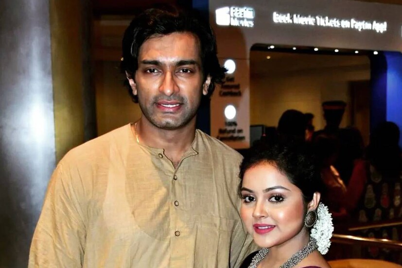 এ বিষয়ে নিউজ18 বাংলাকে নায়িকা বলেন, &quot;পরকীয়ার মানে কি? বৈবাহিক জীবনে সঙ্গী উপস্থিত থাকা সত্ত্বেও অন্য কোনও মানুষের সঙ্গে সম্পর্কে জড়ানো। এদিকে আমি আর জিতু আলাদা হয়েছি প্রায় ৫ মাস আগে।&quot;
