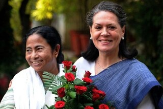 মমতা বন্দ্যোপাধ্যায়, সনিয়া গান্ধি৷ ফাইল চিত্র