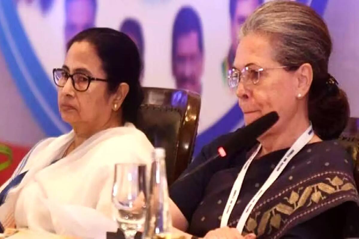 মমতা বন্দ্যোপাধ্যায়, সনিয়া গান্ধি৷ ফাইল চিত্র