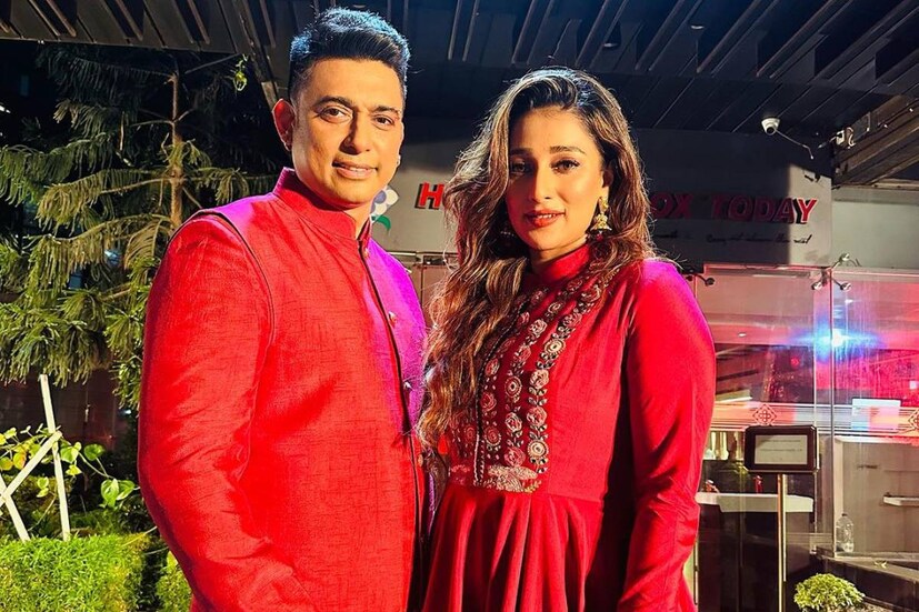 এক সময়ে টলিউডে দাপিয়ে কাজ করেছেন সায়ন্তিকা। একাধিক হিট ছবি রয়েছে তাঁর ঝুলিতে। তবে বিগত বেশ কয়েক বছরে তাঁকে সে ভাবে কাজ করতে দেখা যায়নি। টলিউড থেকে ঢালিউডের এই সফর কি তবে একেবারেই সচেতন সিদ্ধান্ত?
