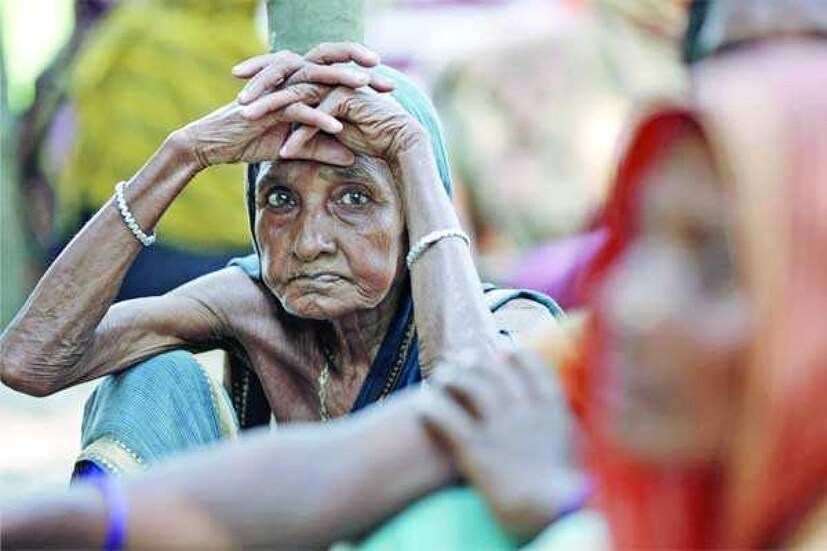বার্ধক্য ভাতা কী? যেসব ব্যক্তির বয়স ৬০ বছর বা তার বেশি এবং যিনি বর্তমানে কোনওরকম কাজ করার বা উপার্জন করার ক্ষমতায় নেই, সরকারের তরফ থেকে সেই সমস্ত অসহায় ব্যক্তিদের সাহায্য করার জন্য এই প্রকল্প গ্রহণ করা হয়েছে বলে সূত্রের খবর। এই বয়স্ক ব্যক্তিদের প্রত্যেককে মাসে ভাতা করে দেওয়া হবে এই প্রকল্পে।