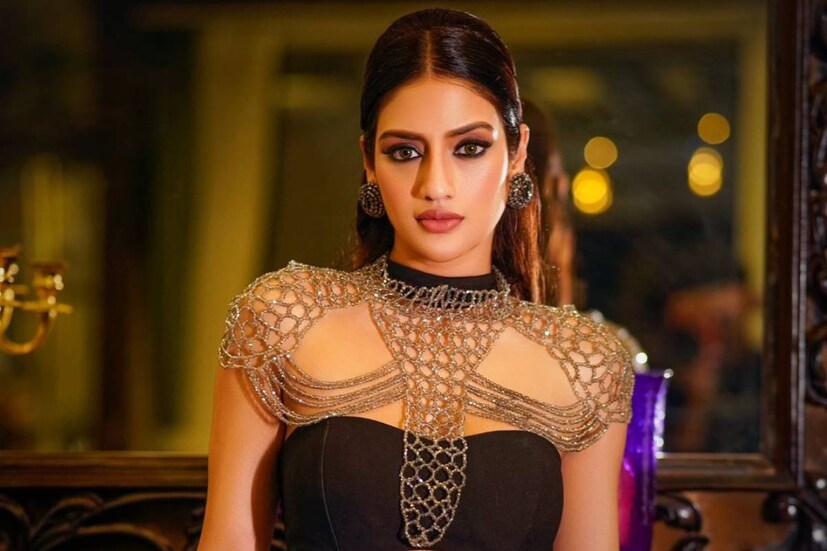 নুসরত হঠাৎ বিশ্বাসঘাতকতার বললেন কেন? কী এমন ঝড় বয়ে গেল তাঁর জীবনে? এই পোস্ট কি তারই ইঙ্গিত? এমন অজস্র প্রশ্ন ঘুরপাক খাচ্ছে অভিনেত্রীর অনুরাগীমহলে।