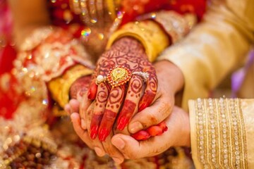 জন্মমাস অনুযায়ী উপযুক্ত বিয়ের বয়স কত? জন্মদিন মিলিয়ে দেখুন জ্যোতিষশাস্ত্র কী বলে