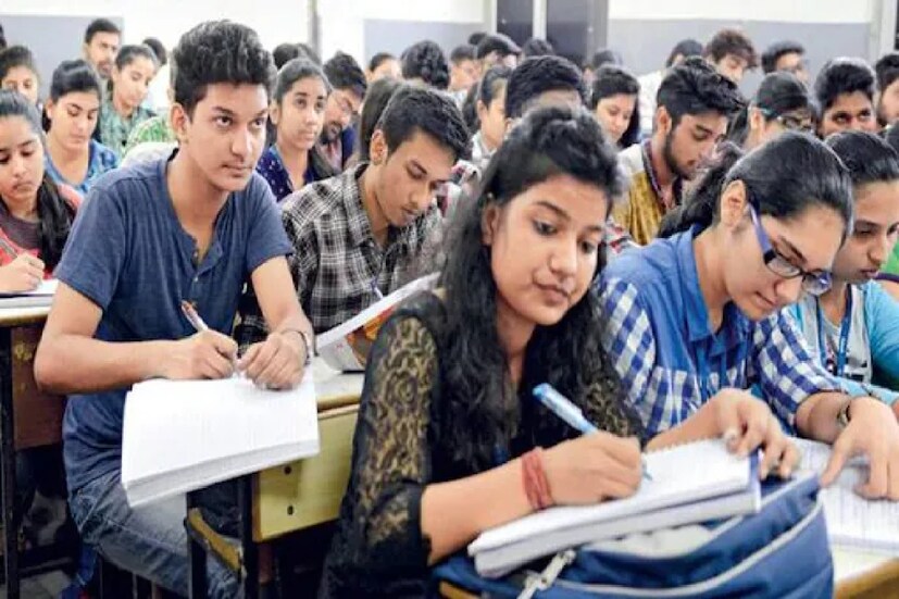 এরপর দ্বিতীয় স্থানেই রয়েছে ভারতের আইআইটি জেইই অ্যাডফান্সড পরীক্ষা। খড়্গপুর, কানপুর, বম্বে আইআইটি-র মতো প্রতিষ্ঠানগুলিতে ইঞ্জিনিয়ারিং পড়ার জন্য সর্বভারতীয় স্তরে এই পরীক্ষা নেওয়া হয়৷ তিন ঘণ্টা ধরে হওয়া এই পরীক্ষা ২০২২ সালে ১ লক্ষ ৫৫ হাজার ৫৩৮ জন পরীক্ষার্থী অংশগ্রহণ করেছিলে৷ পাশ করেছিল মাত্র ২২.১৭ শতাংশ৷