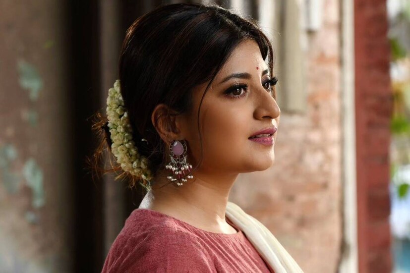 ব্যস্ত রুটিন থেকে ফাঁক পেলেই বেরিয়ে পড়েন তিনি। সময় কাটান নিজের মতো করে। সন্দীপ্তা সেনের পায়ের তলায় যে সরষে, তা আর বুঝতে বাকি নেই।