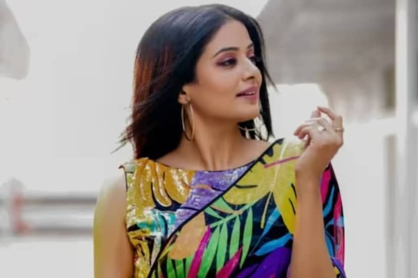 ২০১৩ সালে 'চেন্নাই এক্সপ্রেস'-এ শাহরুখের সঙ্গে কাজ করেছিলেন প্রিয়মণি। ঠিক ১০ বছর ফের একসঙ্গে পর্দায় এলেন তাঁরা। দু'জনের বন্ধুত্ব এখনও অমলিন।